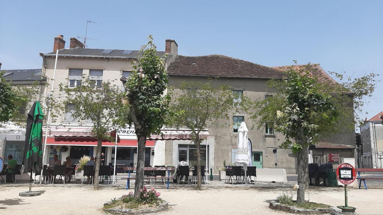 Maison En Ville Avec Terrasse Ensoleillee Et Wi-Fi Magnac-Laval Luaran gambar