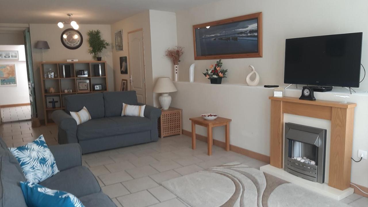 Maison En Ville Avec Terrasse Ensoleillee Et Wi-Fi Magnac-Laval Luaran gambar