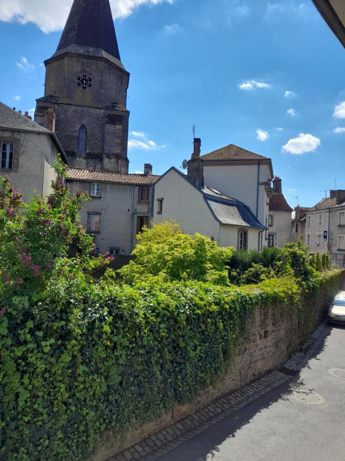 Maison En Ville Avec Terrasse Ensoleillee Et Wi-Fi Magnac-Laval Luaran gambar