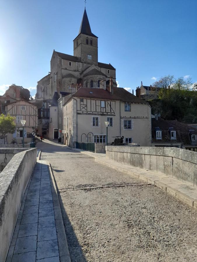 Maison En Ville Avec Terrasse Ensoleillee Et Wi-Fi Magnac-Laval Luaran gambar