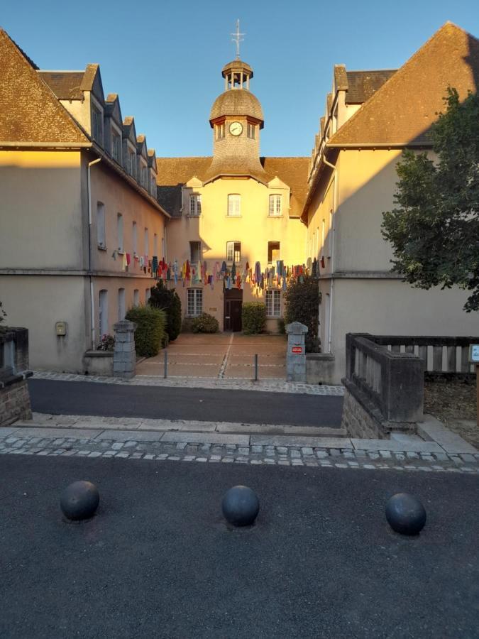 Maison En Ville Avec Terrasse Ensoleillee Et Wi-Fi Magnac-Laval Luaran gambar