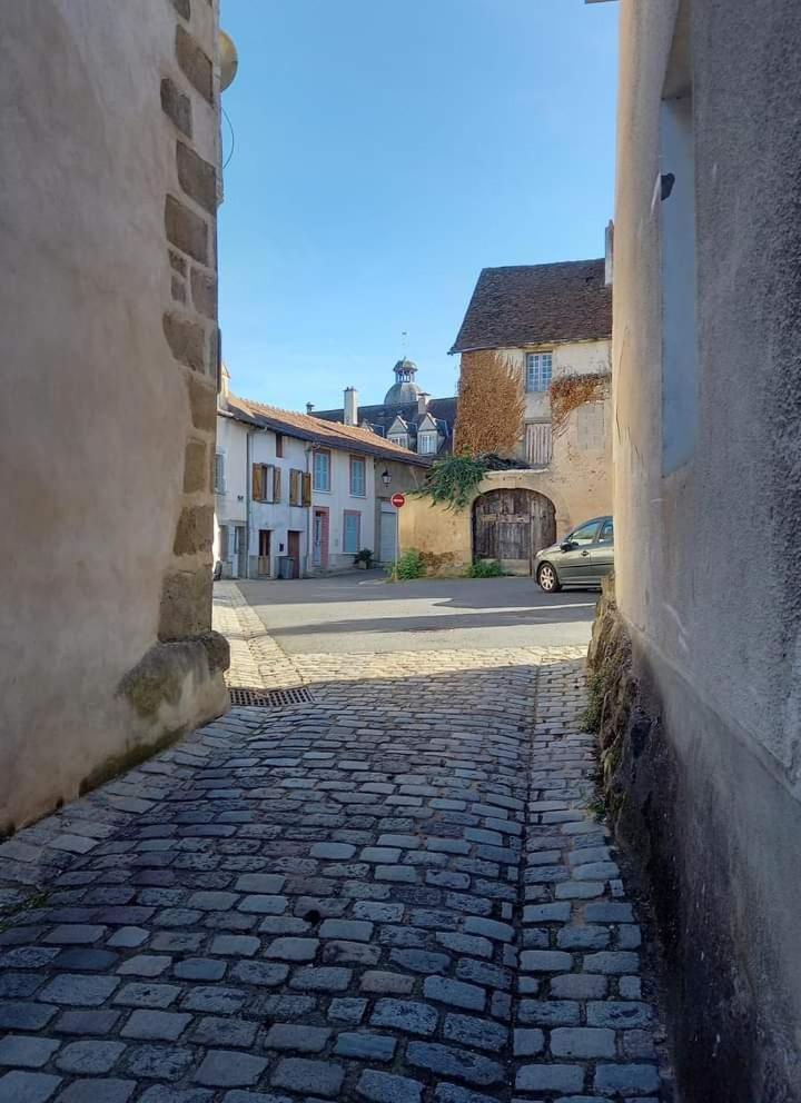 Maison En Ville Avec Terrasse Ensoleillee Et Wi-Fi Magnac-Laval Luaran gambar