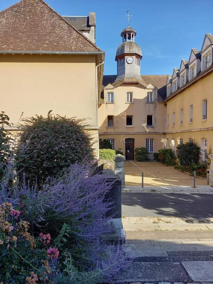 Maison En Ville Avec Terrasse Ensoleillee Et Wi-Fi Magnac-Laval Luaran gambar