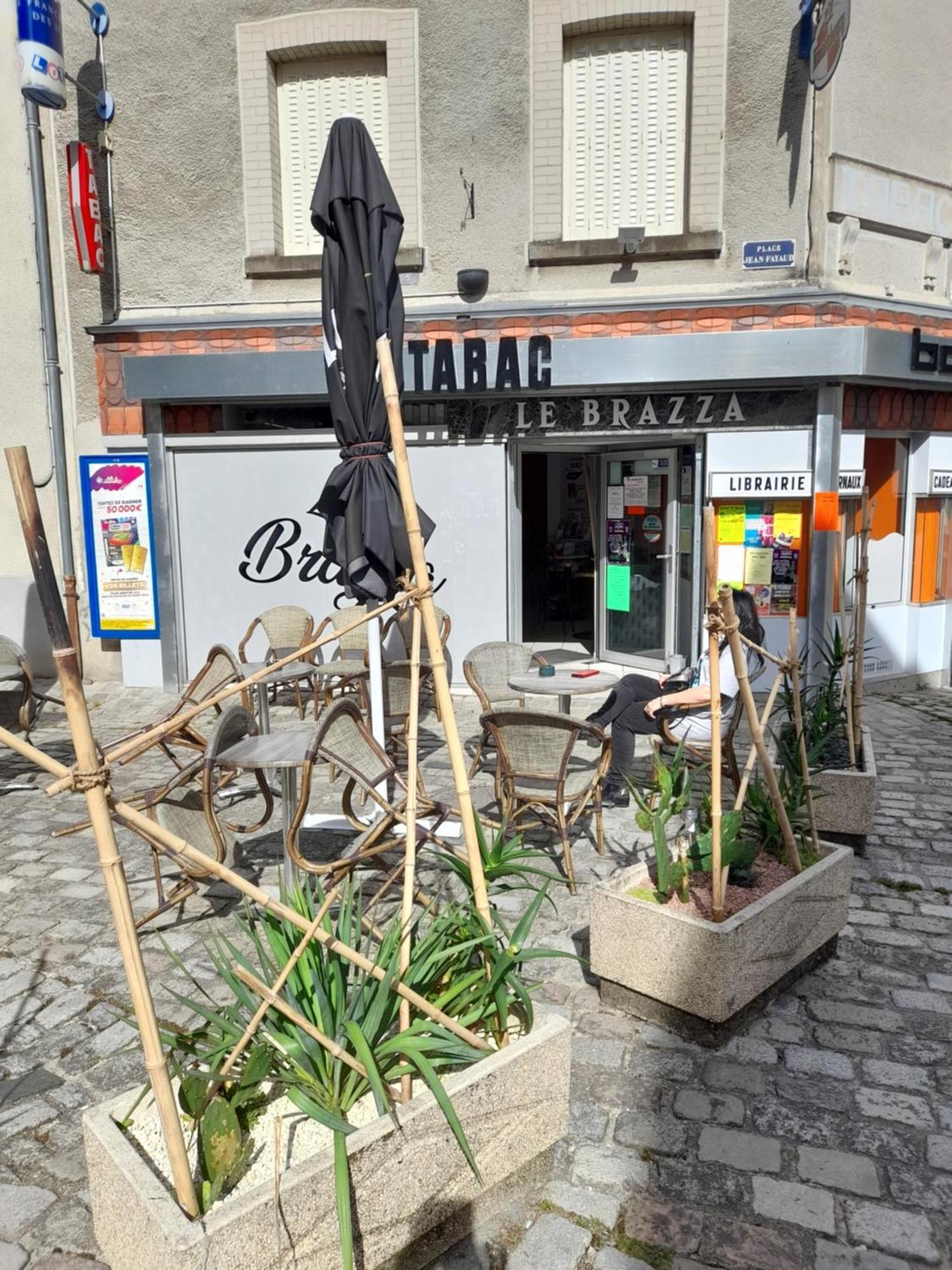 Maison En Ville Avec Terrasse Ensoleillee Et Wi-Fi Magnac-Laval Luaran gambar